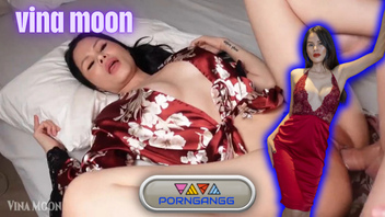 หนังโป๊ฟรี vina moon สาวหุ่นอวบโดนพี่หรั่งจับเบิร์นเลียหีกินน้ำกามเสียวๆ ก่อนกระแทกเย็ดสดไม่พักครางลั่น