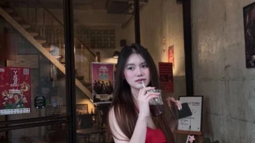 คลิปหลุด คู่รักคนไทย สาวหมวยผอมขาว ถูกแฟนกระแทกหีบนเตียงบ้าน ซอยยิกครางเสียวดังลั่น กระแทกเนียนจนน้ำเงี่ยนแตกคาหี เปลี่ยนท่าถี่ยิบหันหลังนอนหงาย xxx